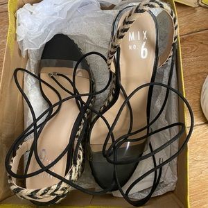New never worn strappy sandal for sale